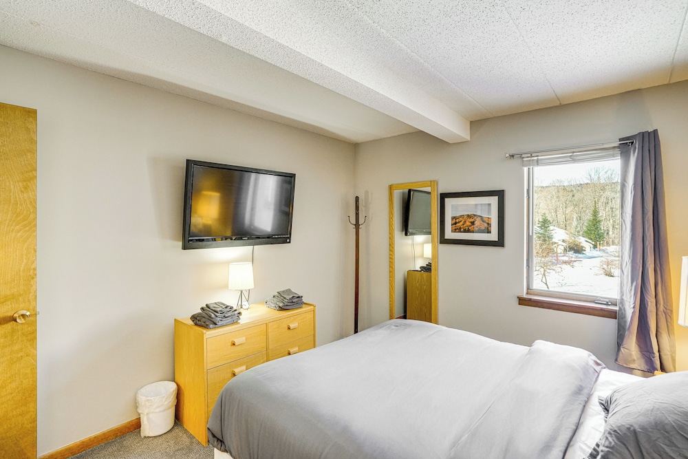 Snow Mountain Condo: Hot Tub + Shuttle to Resort