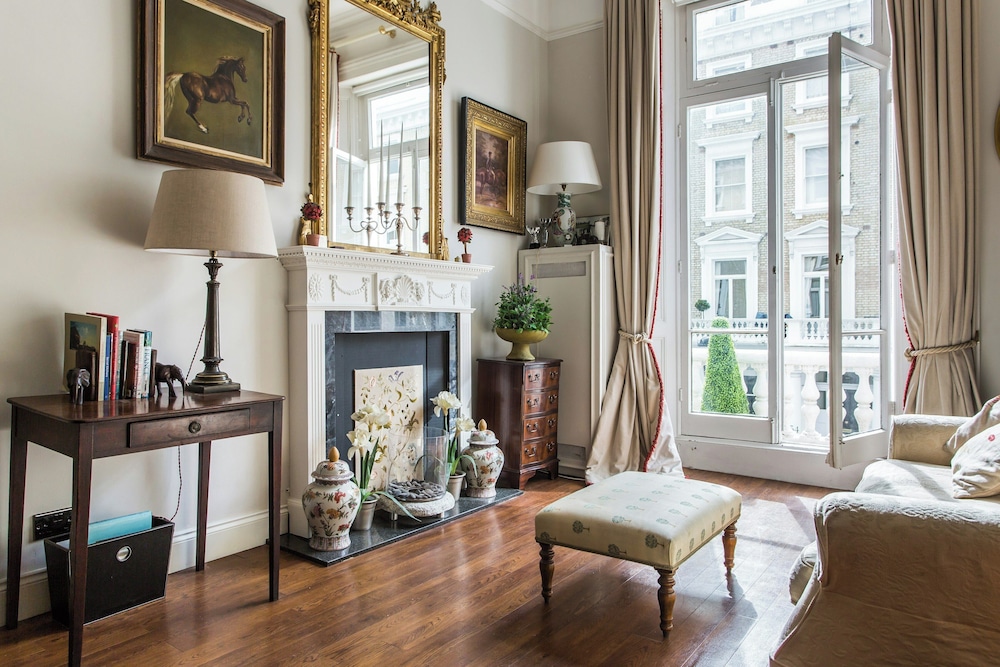 Harcourt Terrace II by Onefinestay