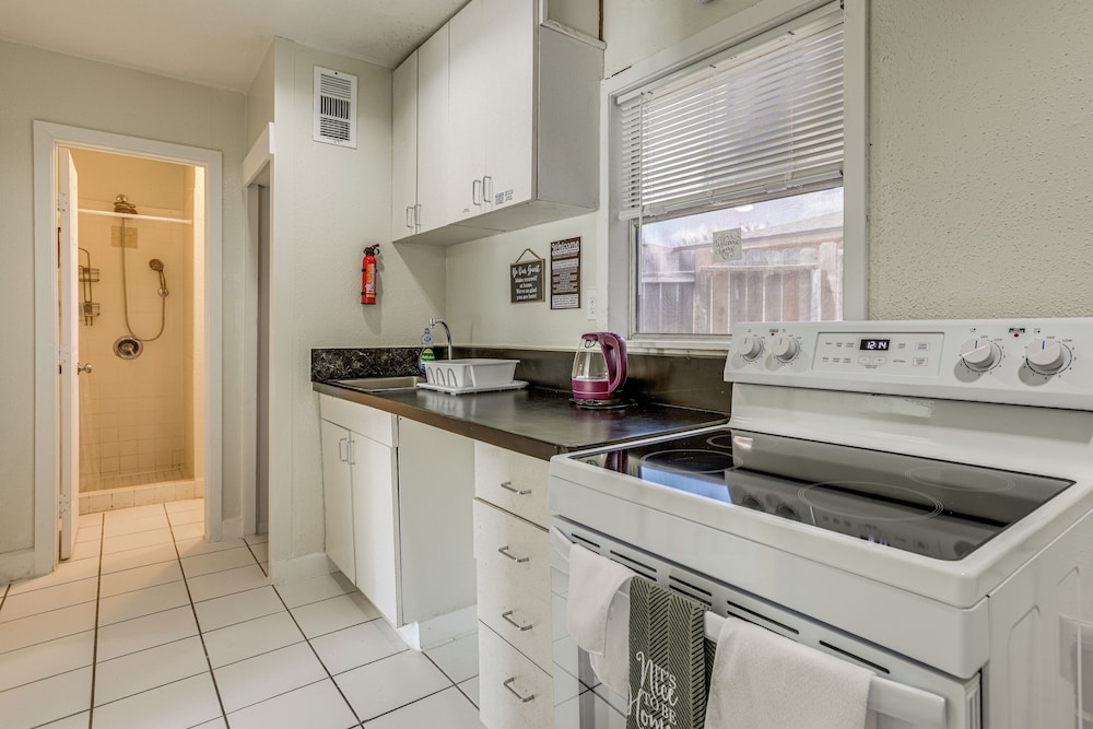 Suburban Home By Arthur Storey Park & HCA Houston!