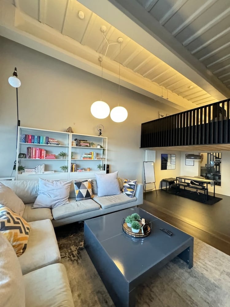 Industrial-chic 1BD Loft by the River Fulham!
