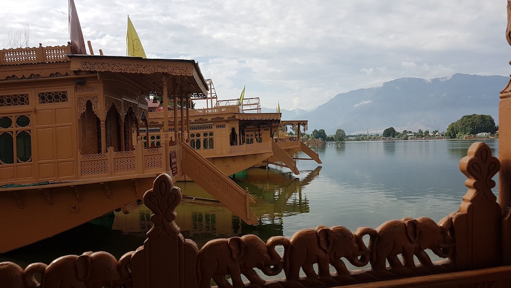 Zaffer Group of Houseboats