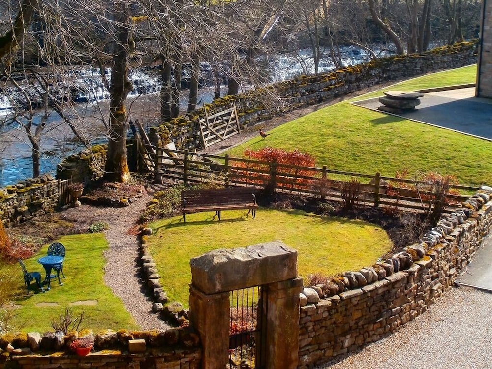 Riverside B & B
