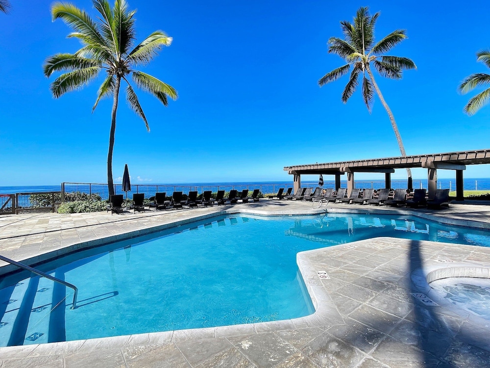 Large 3BR + Loft at Kanaloa Pools, Golf Views & Prime Keauhou Location