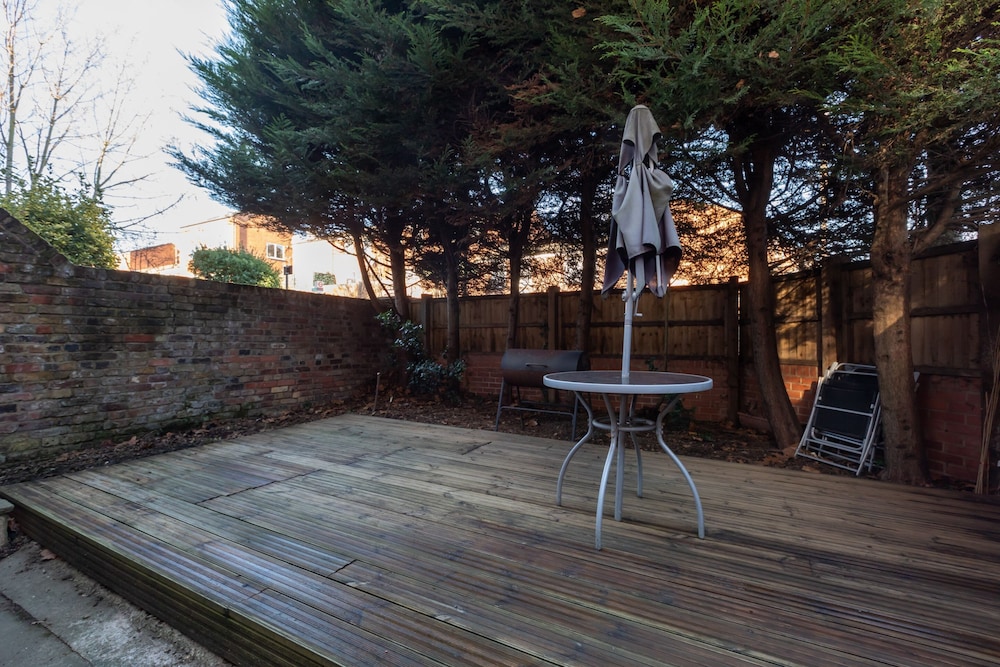 Serene and Spacious 1 Bedroom Garden Flat in Clapton