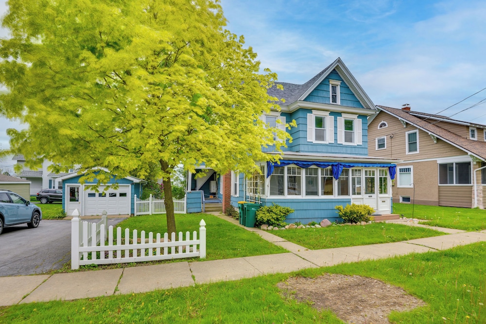 Walk to St Lawrence River: Clayton Apt w/ Porch!