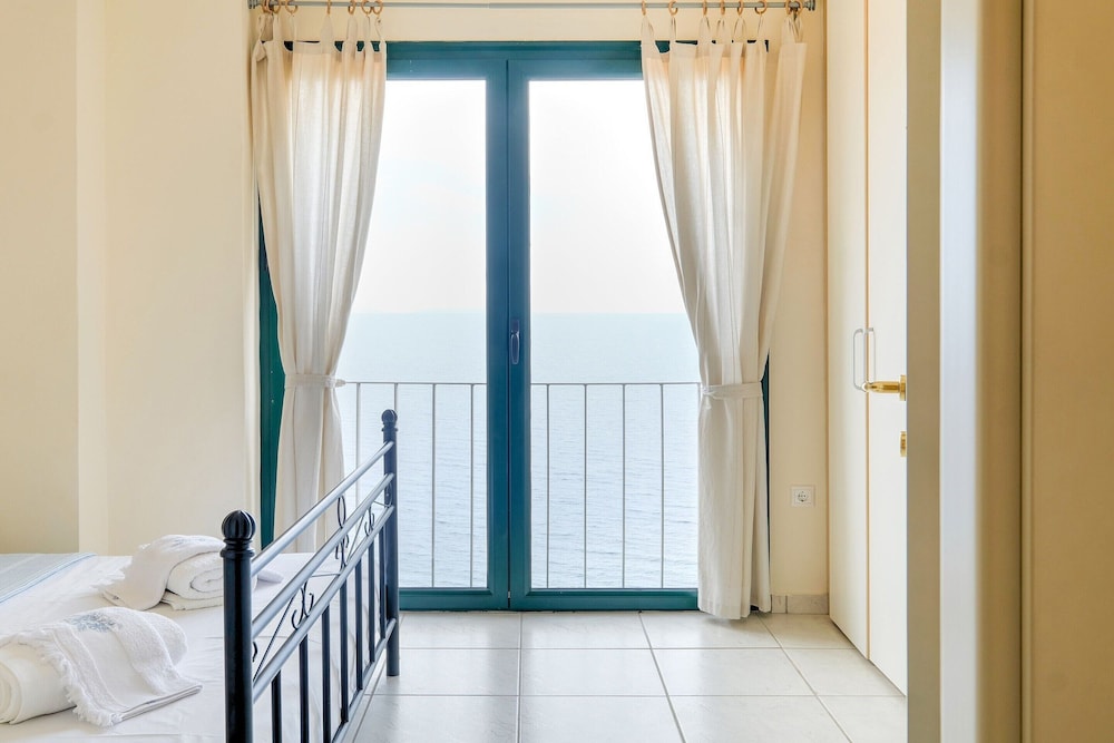 Serene Villa in Pera Melana near Sea view 4