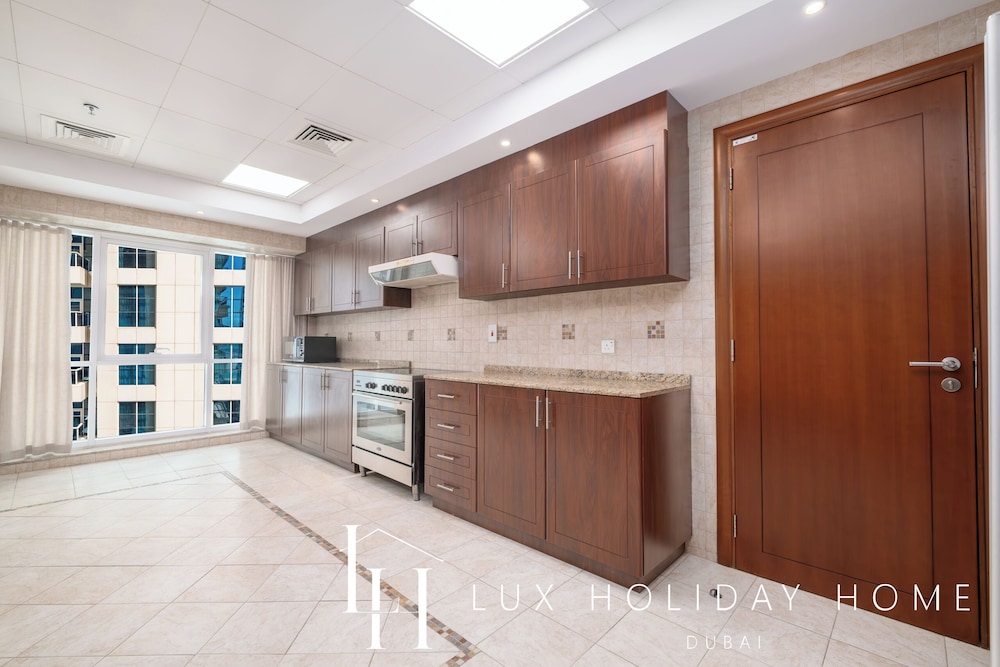 LUX The Al Seef Marina Suite 2