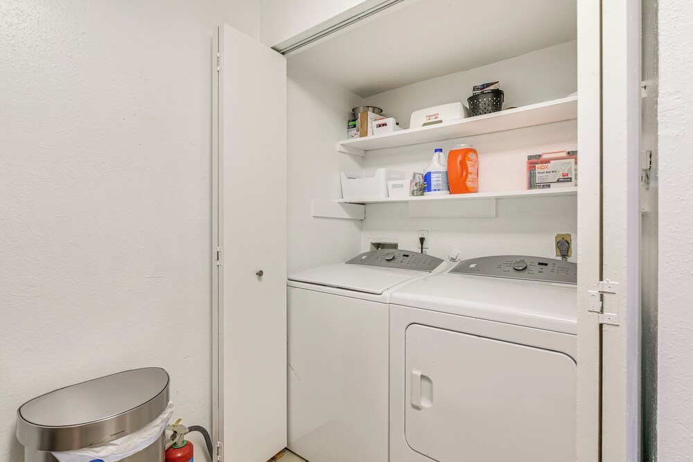 < 1 Mi to Beach: Galveston Condo w/ Fenced Patio
