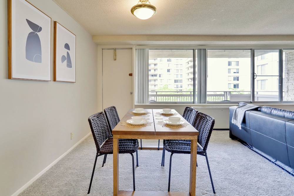 Immerse Yourself in This Beatiful Apt