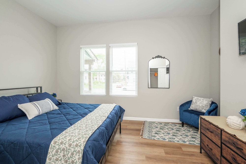 Queen City Retreat 1 - Cozy Home for 6 Near Attractions & Restaurants