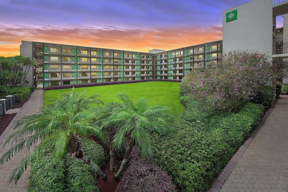 Wyndham Garden Lake Buena Vista – Disney Springs® Area — hotel in Vista, California