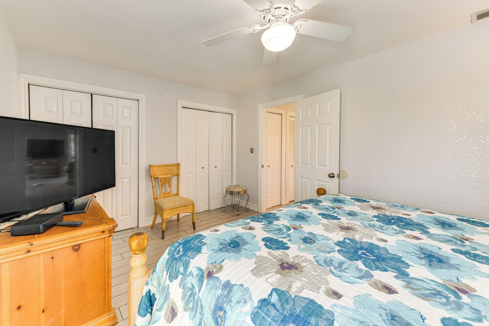 Explore Sarasota: Condo w/ Pool Access, Near Dtwn