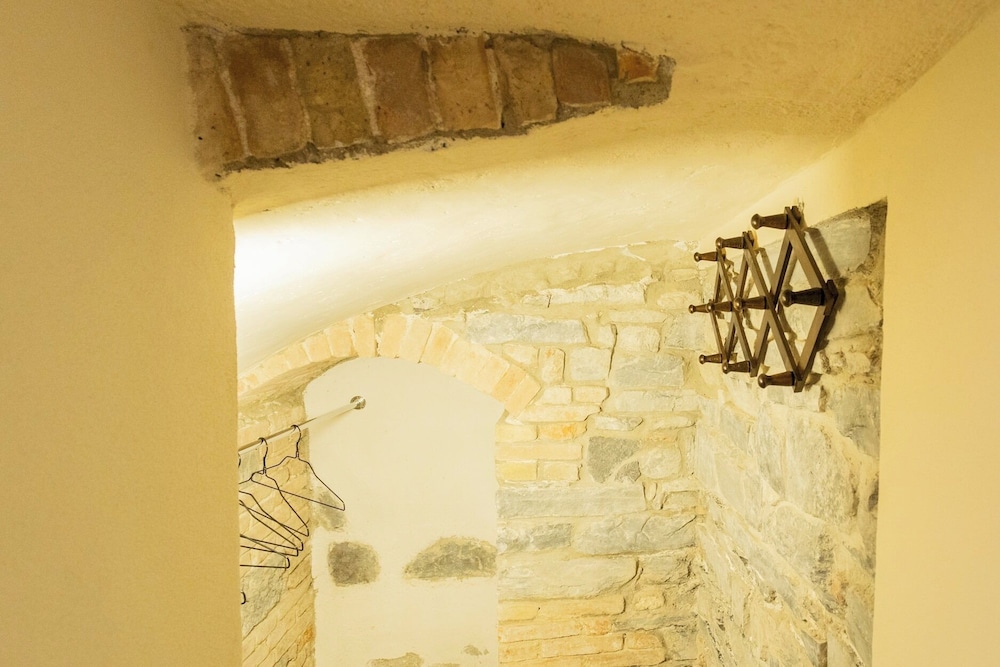 Romantic Escape City Centre With Jacuzzi & Parking by Rent all Como