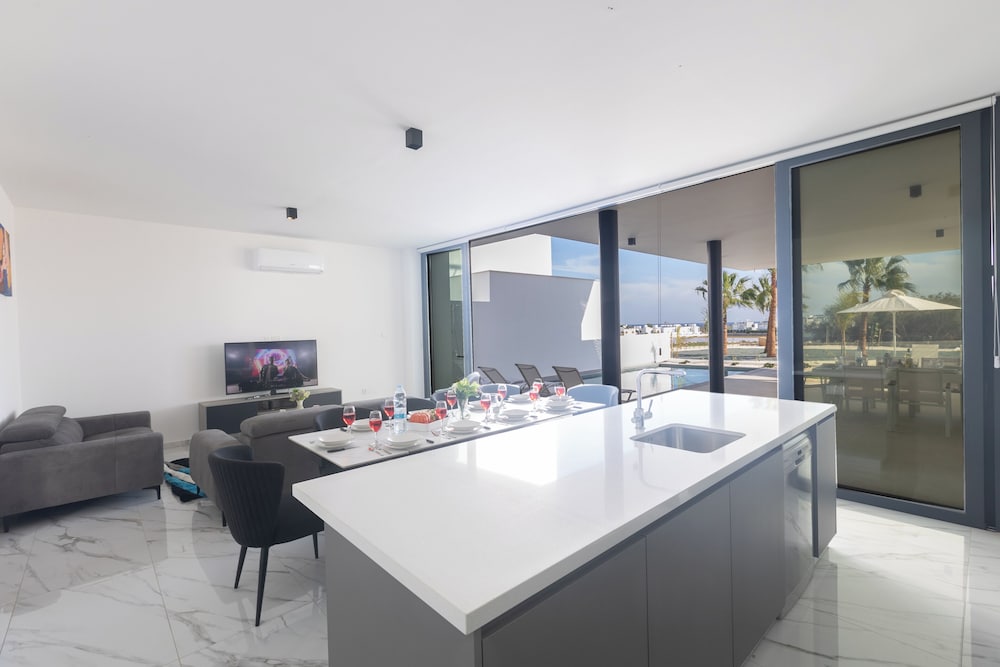 Protaras Aqua Pearl Villa Aq10 With Pool Heating