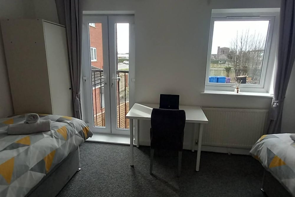 Entire House With 3 Bedrooms view 4