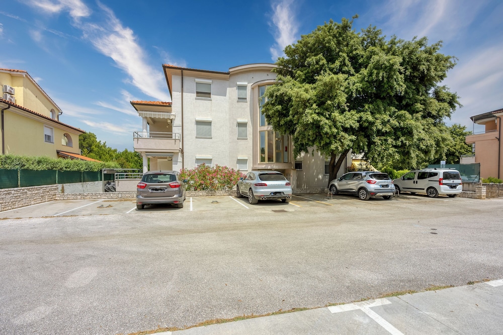 Apartment Good Life