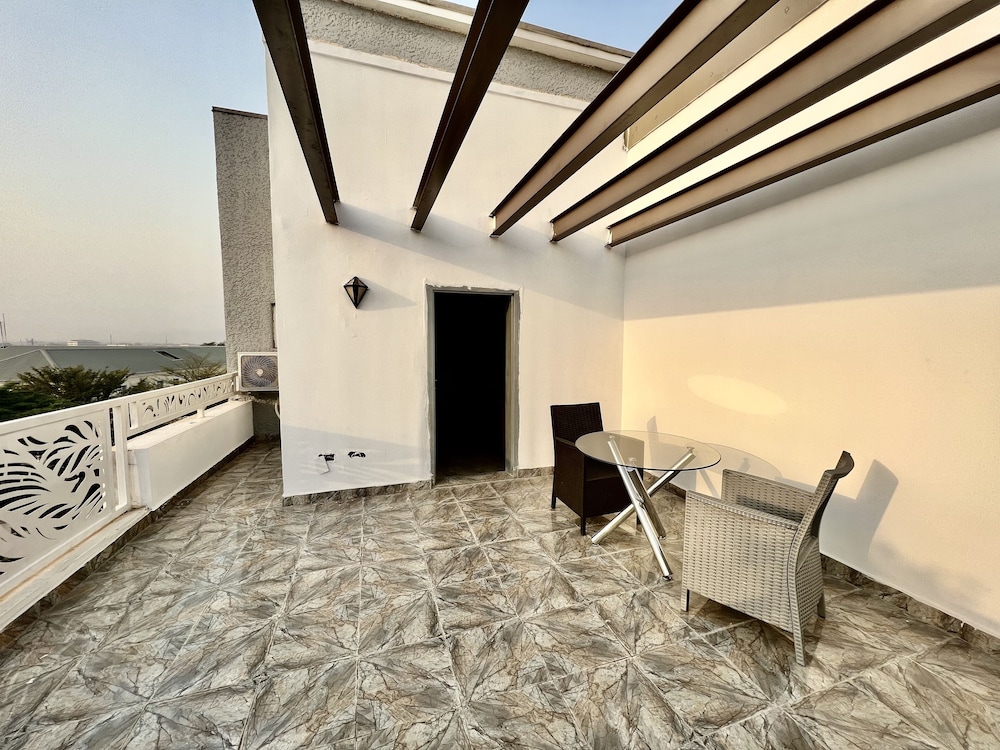 FURNISHED APARTMENTS