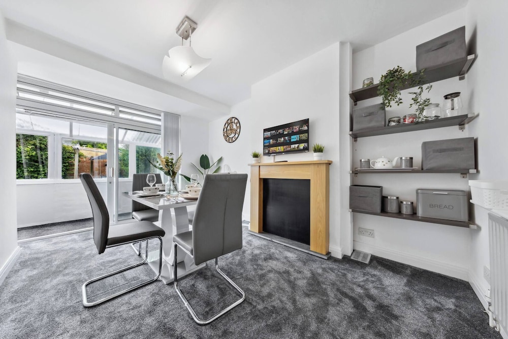 Spacious 3 bd Garden M25, Free Parking,bluewater