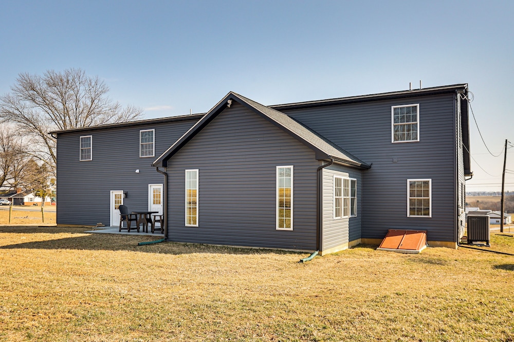Walk to the Amish Village: Spacious Ronks Getaway!