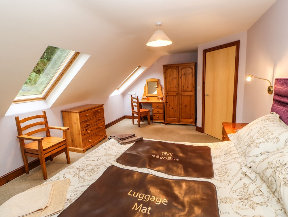 Holly Lodge
