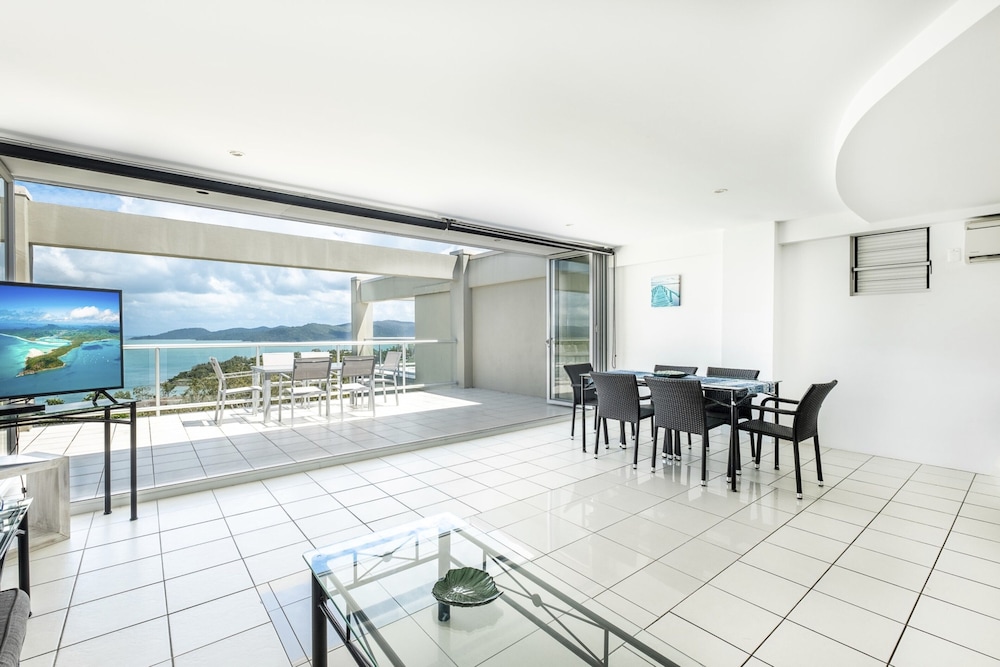 Hotel Skiathos Apartments - Image 1