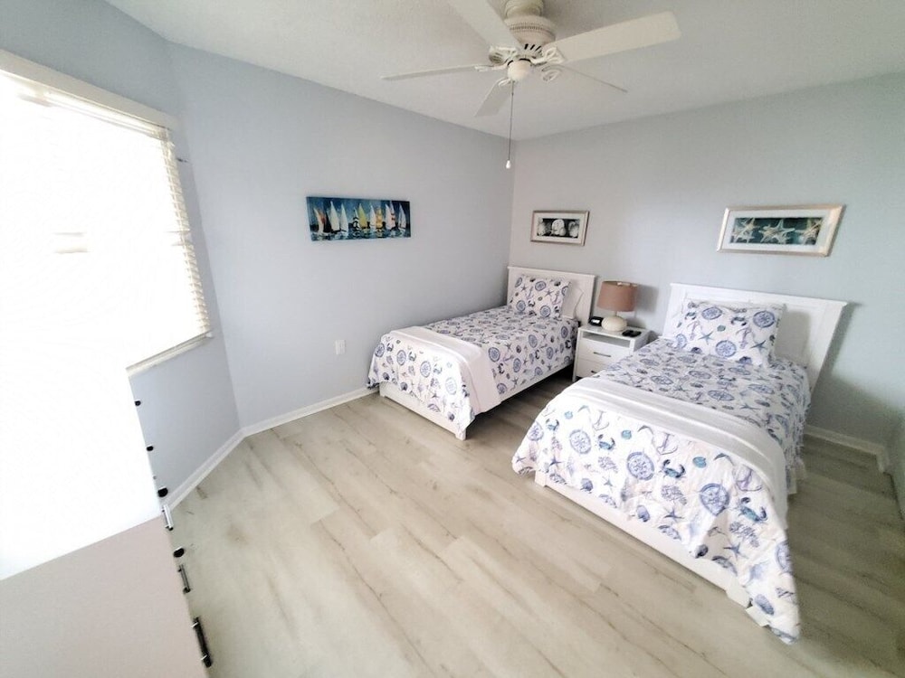 2 Bed, 2 Bath, Upgraded, Ocean & Pool View - Ocean Village Club O25 view 5