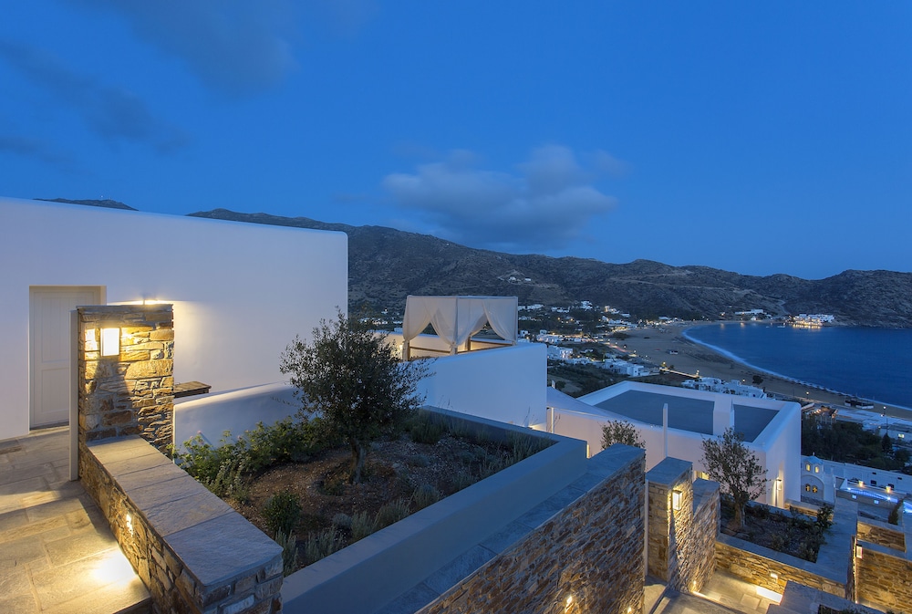Far Out Hotel & Spa