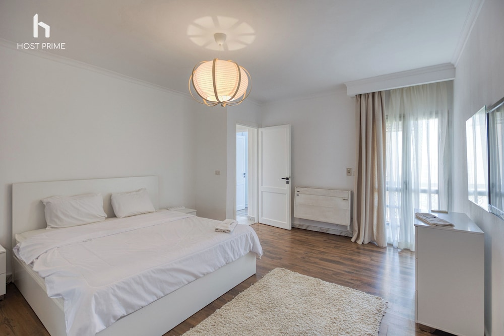 Grand Stay Apartment in Rehab City