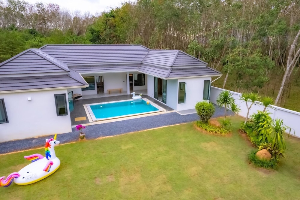Cha De lay Private Pool Villa Ao Nang Krabi view 2