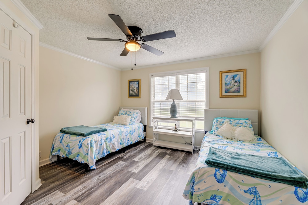 7 Mi to Beach! Sneads Ferry Family Home w/ Hot Tub