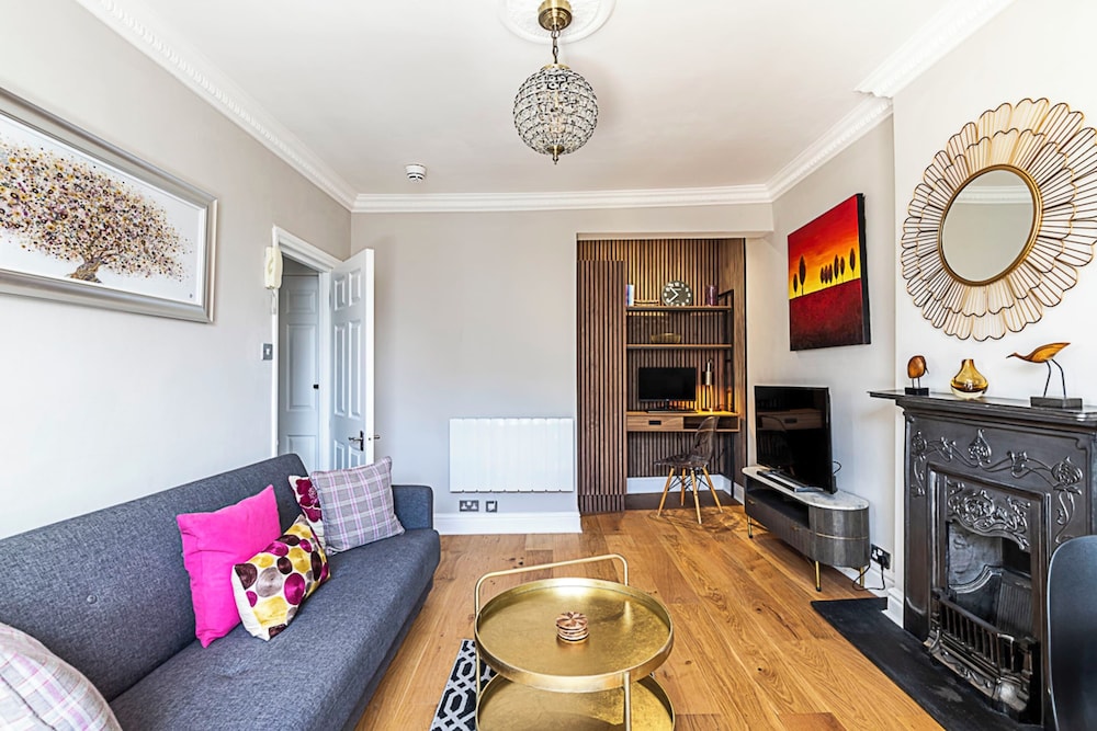 Modern Top-floor Victorian Charm in Kensington