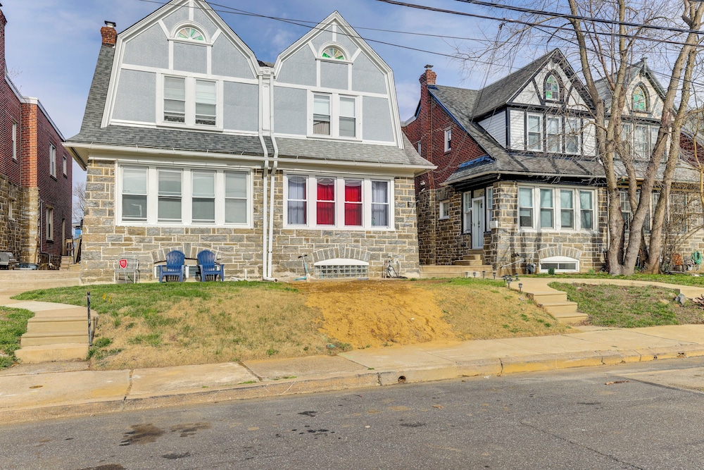 3 Mi to Penn: Pet-friendly Townhome in Yeadon!