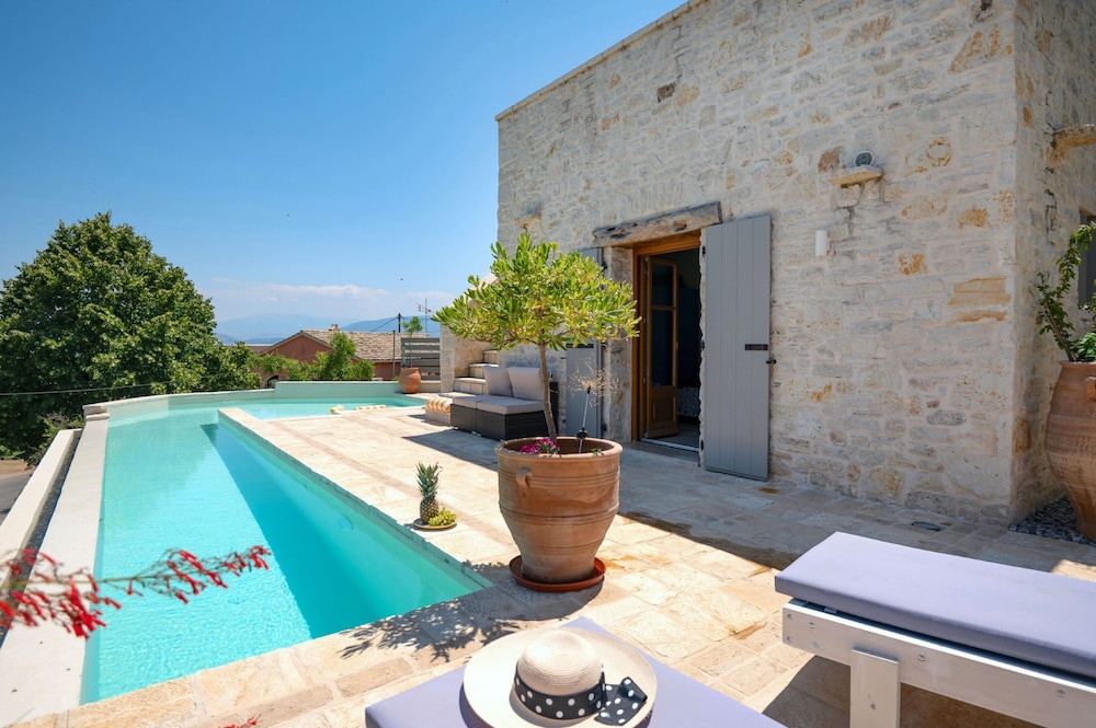 Bee Tree Villa in Corfu