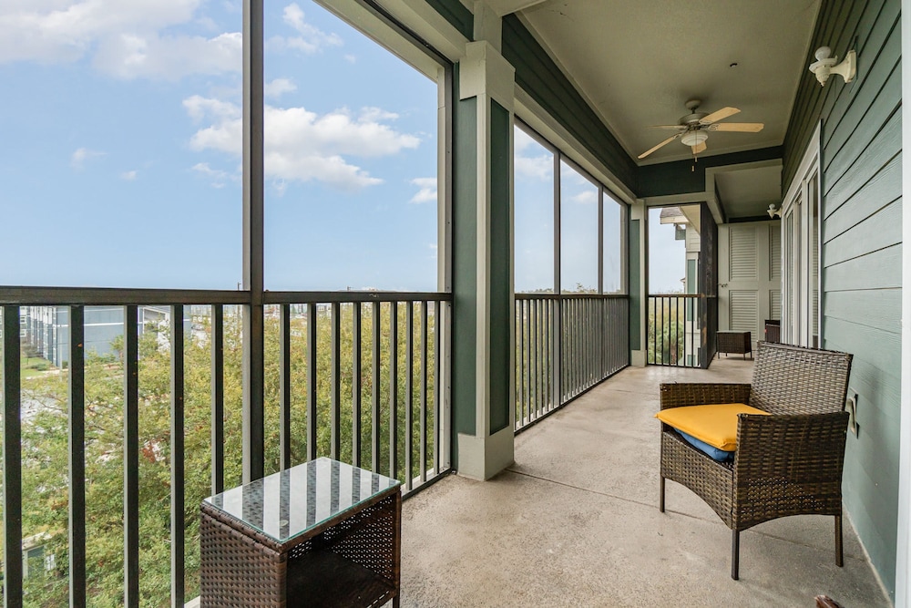 Upstay Modern 3BR Condo Pool Patio Near Disney