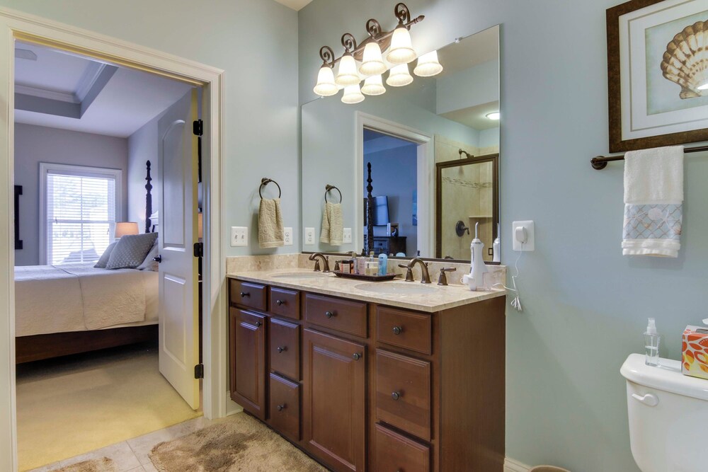 Shuttle to Beach: Ocean View Home w/ Patio