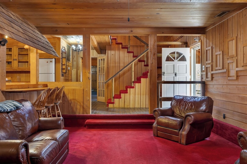 Pet-friendly 3BR Lake House Firepit + Pier