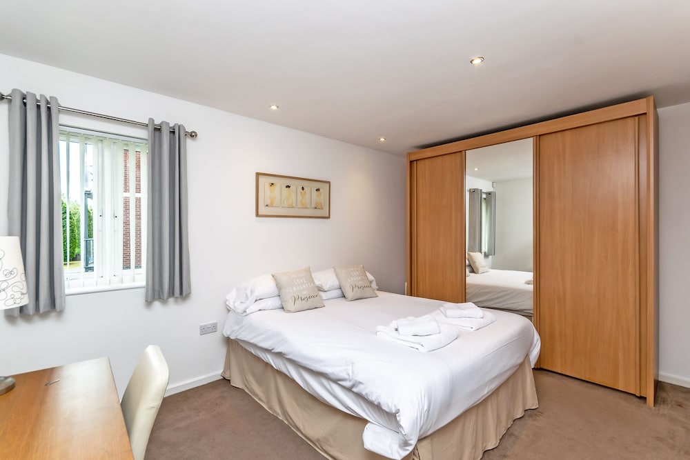 Racecourse Serviced Apartments