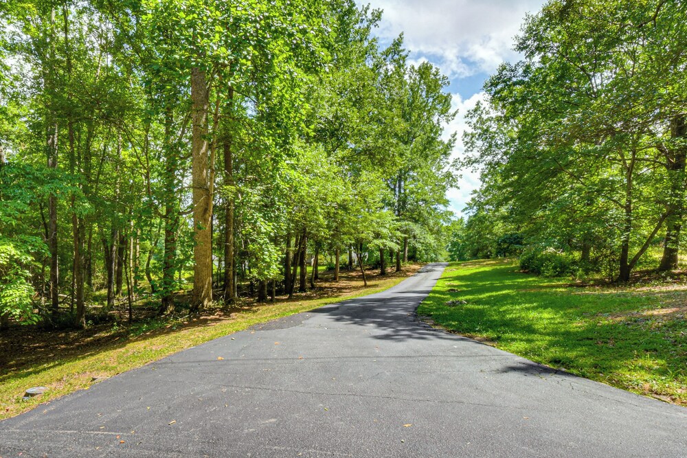 2 Mi to Dtwn: Retreat on 3 Acres in Pelzer!