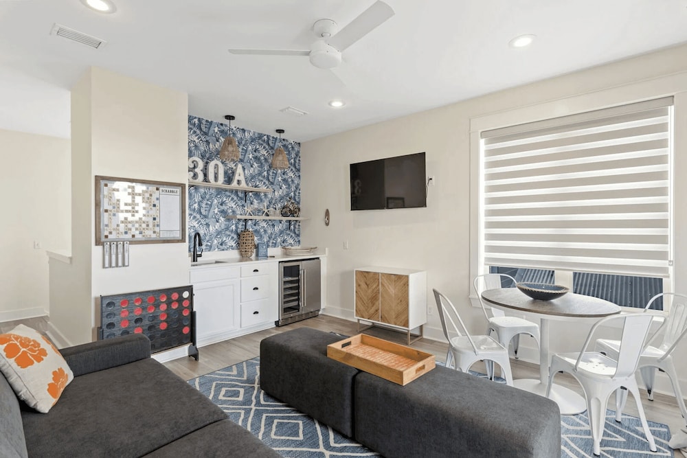 Good Day Sunshine by Avantstay Sleeps 16 Pool Private Beach Access