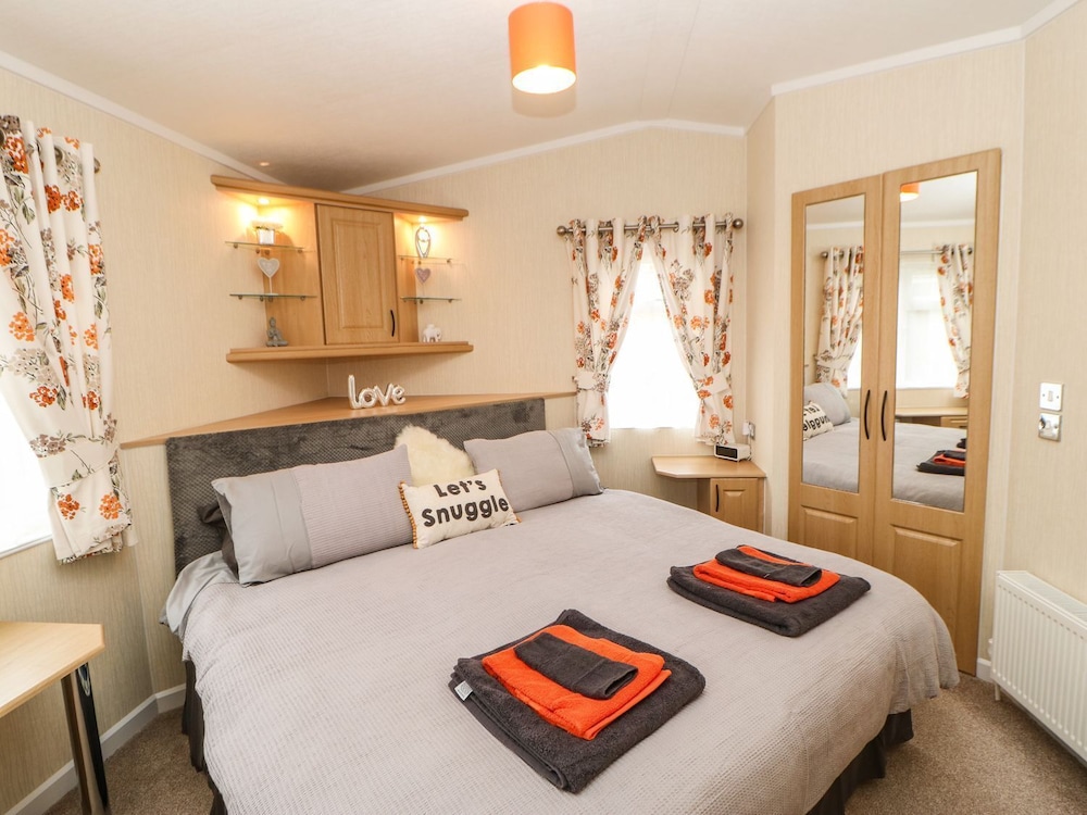 10 Poppy Lodge