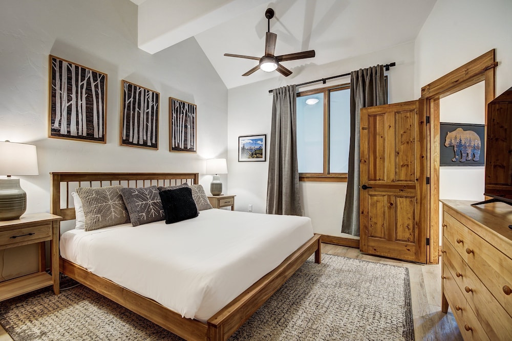 Arrowhead Village Premium 3 Bedroom Condominium 3 Condo