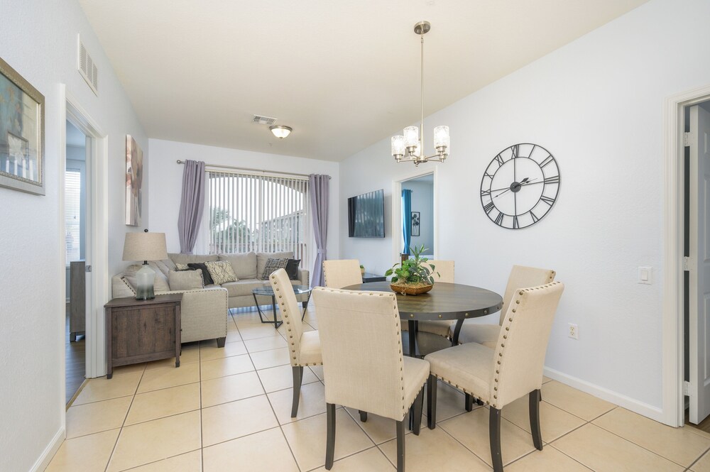 New Listing Beautiful Condo, Vista Cay - 3017