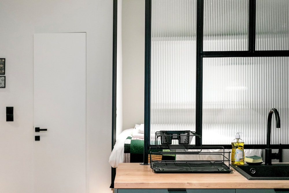 Lyndon Deluxe Studio Athens Escape