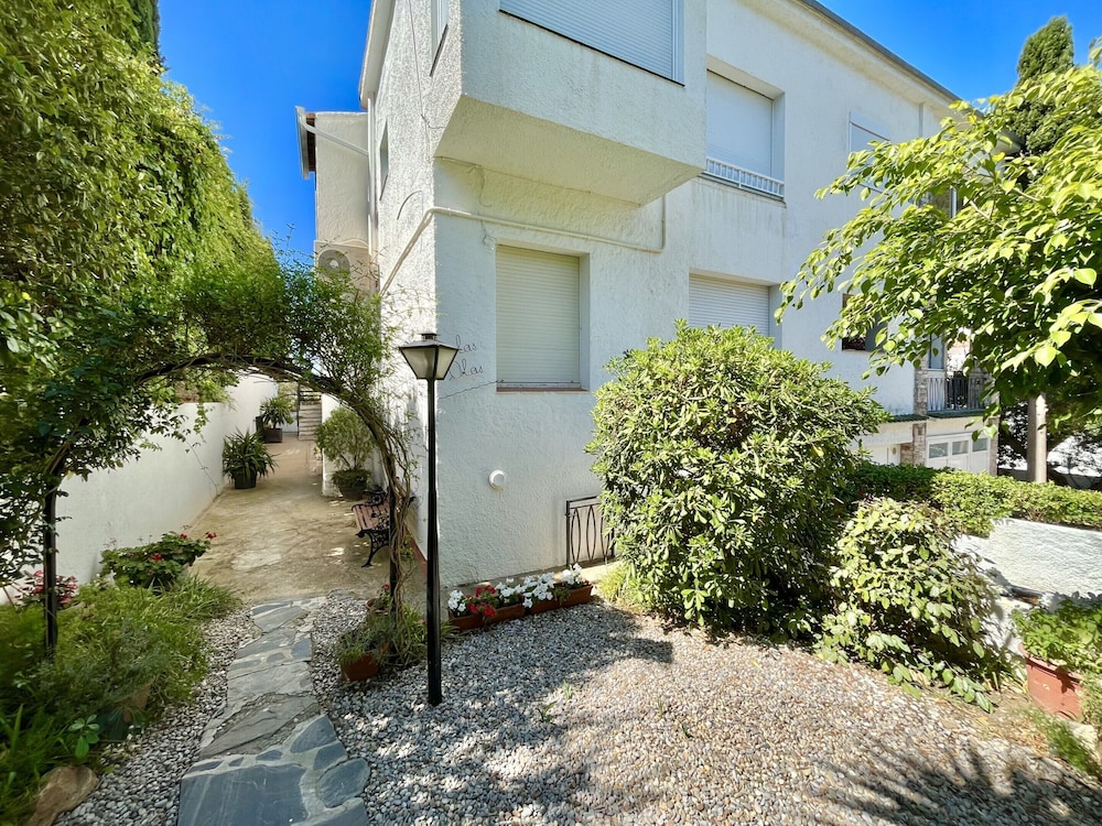 Apartment Near Canyelles Petites Beach