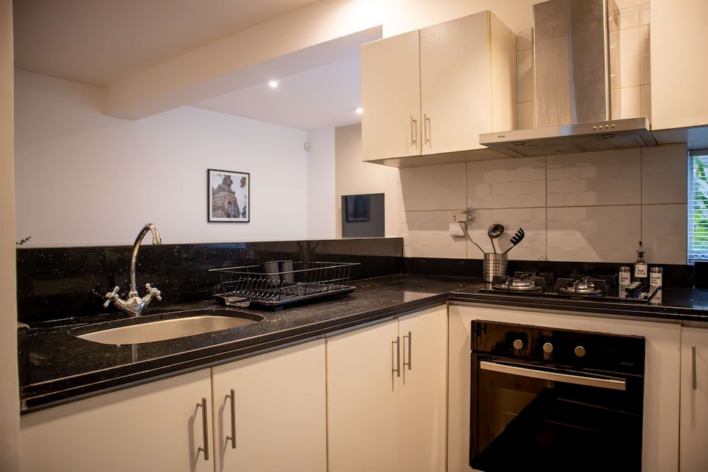 w Striking 1BR in Miraflores