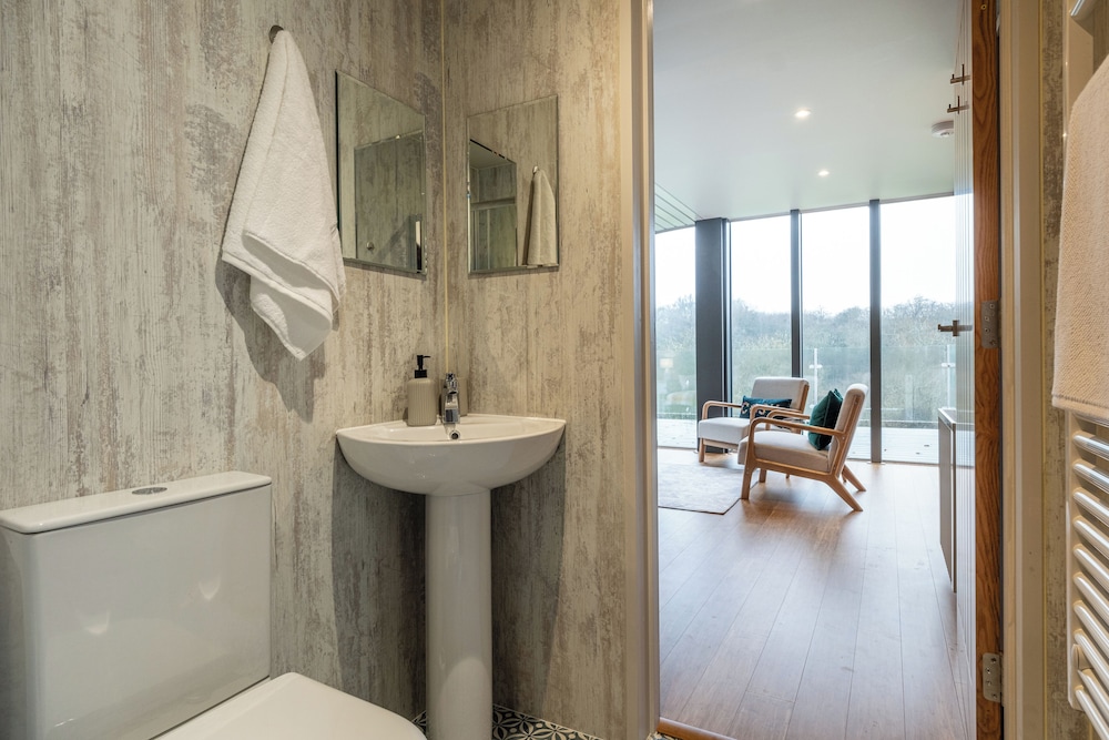 Sustainable 2BD Pod on Old Chalford Farm