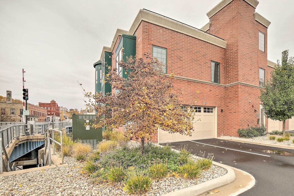 Luxe Manistee Condo w/ Balcony & River Views! view 5