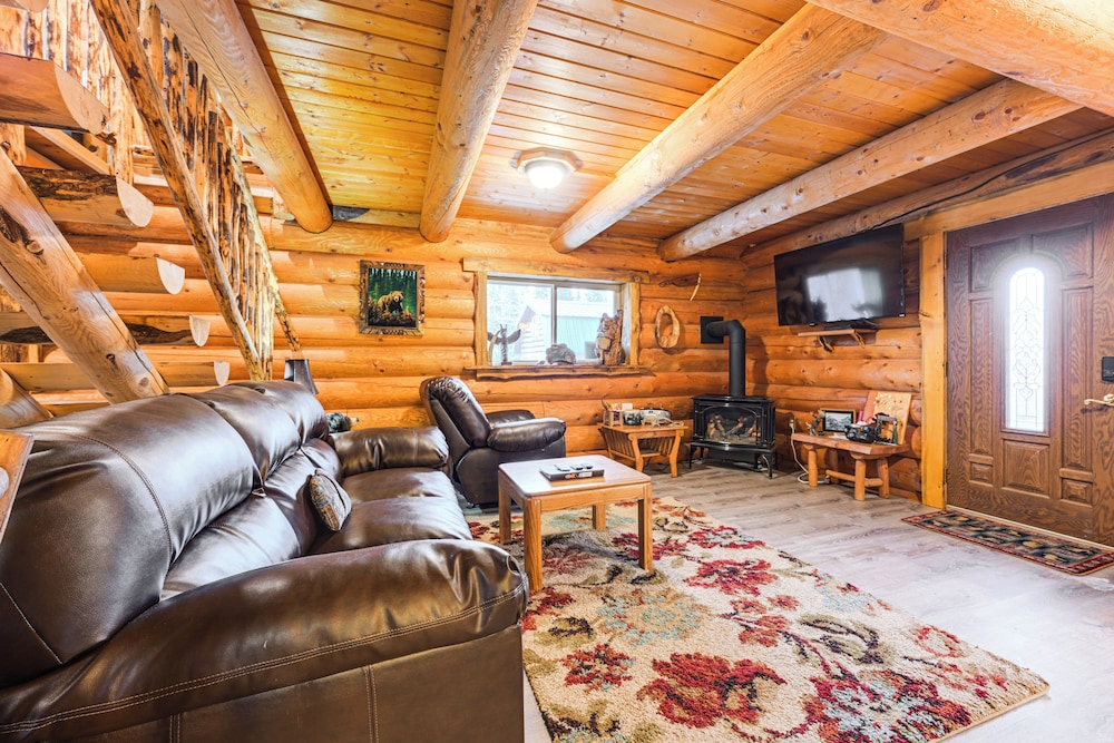 3 Mi to Kenai River: Secluded Sterling Cabin!