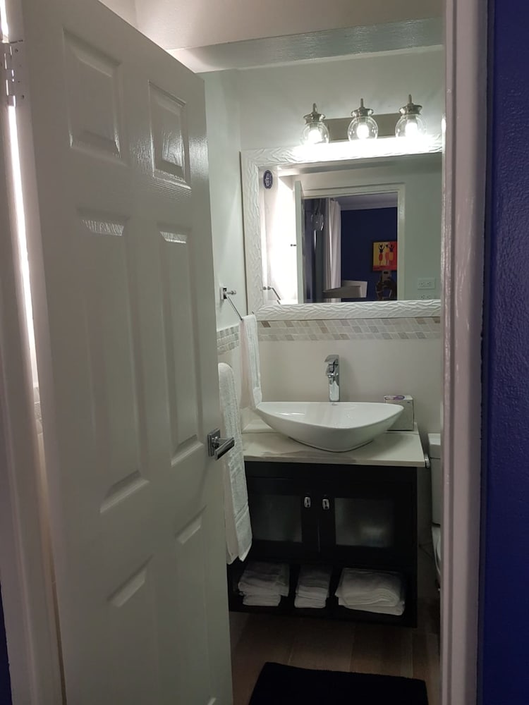 New Kingston Apt at Kensington Court