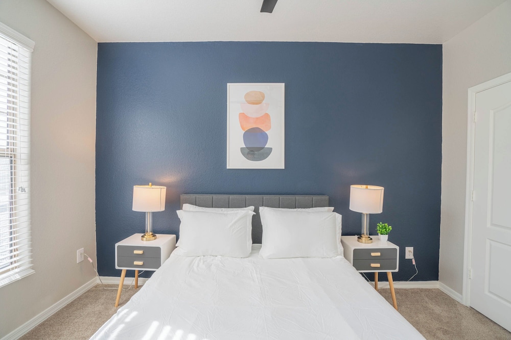 ROVE LIVING/KB - Lex on Central